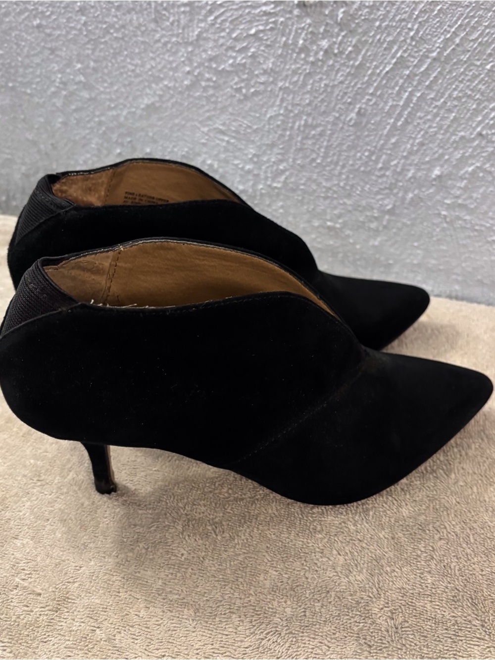 Adrienne Vittadini Black Fine Suede Pointed Toe Kitten Heel Booties SZ 7 M